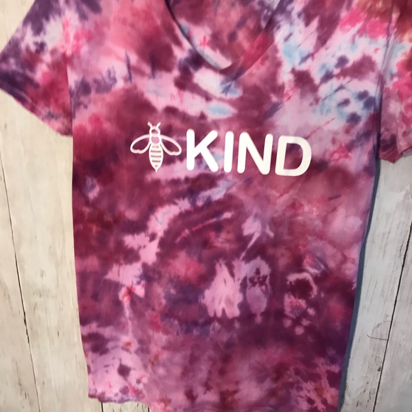 Bee Kind Tie Dye Tshirt Size Small - Picture 3 of 9